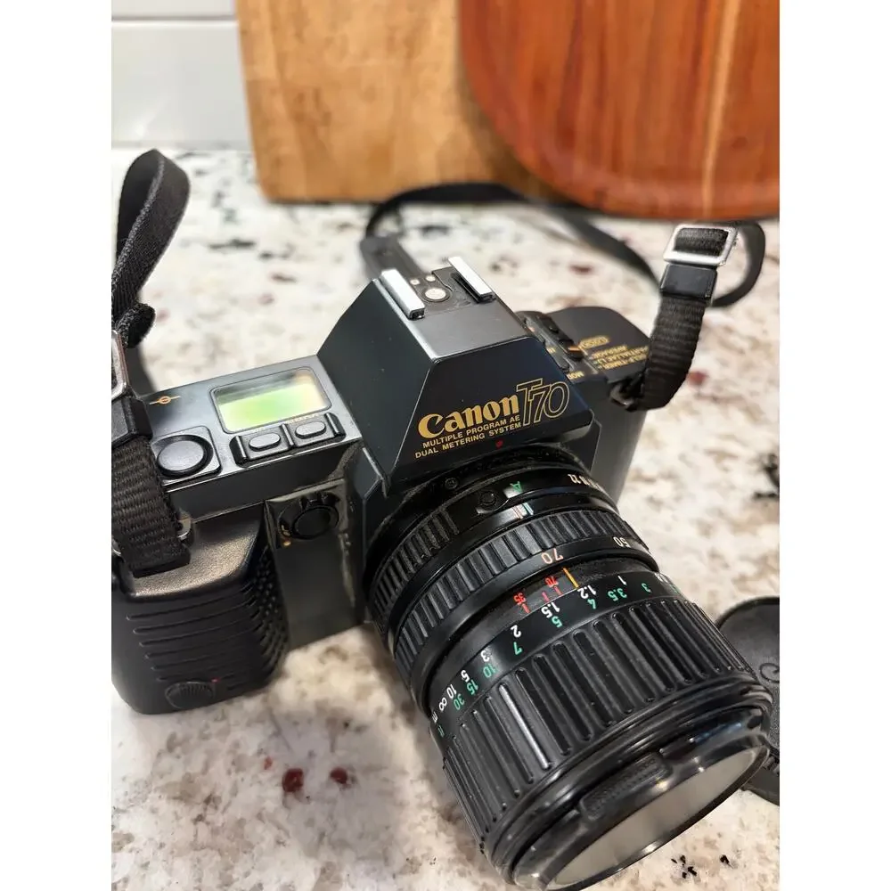 Canon T70 35mm Film Camera w/ FD 35-70mm Zoom Lens + Caps
